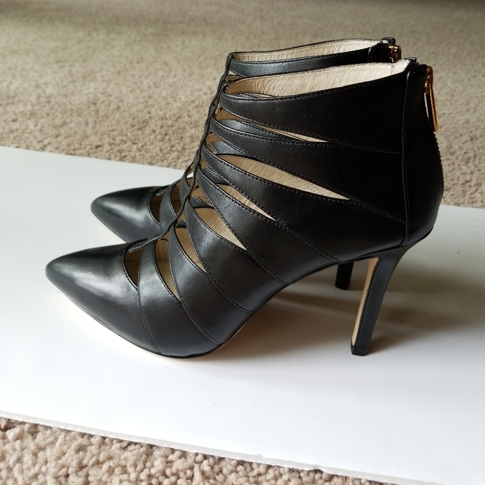 (Read descriptions) Michael kors booties
